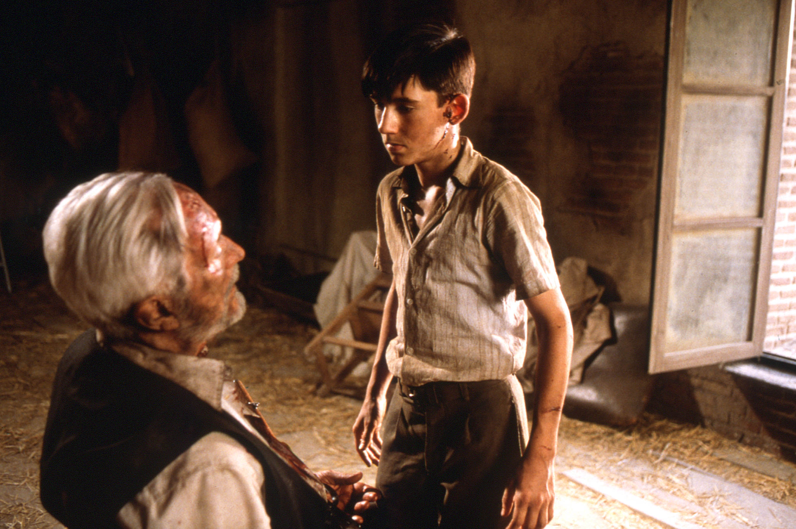 The Devil's Backbone (2001)